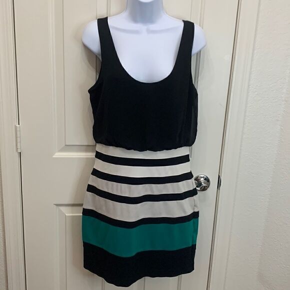 Express Medium Scoop Neck Short Sleeve Black Green Ivory Woman’s Mini Dress Used - Picture 1 of 10